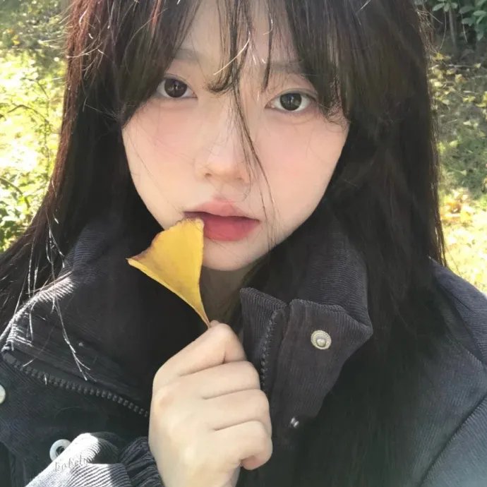 一位站立的人